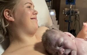 skin-to-skin contact with baby after birth
